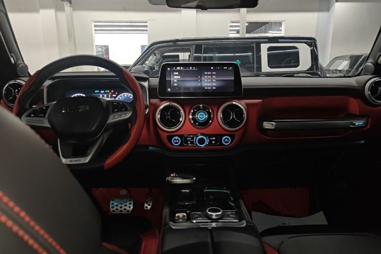 Used BAIC Off-Road BJ40 2020 2.0T Automatic Four-Wheel Drive Urban Hunter Edition Chivalrous Type Center Console