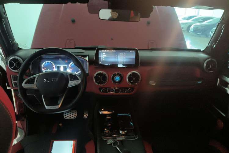 Used BAIC Off-Road BJ40 2020 2.0T Automatic Four-Wheel Drive Urban Hunter Edition Chivalrous Type Center Console