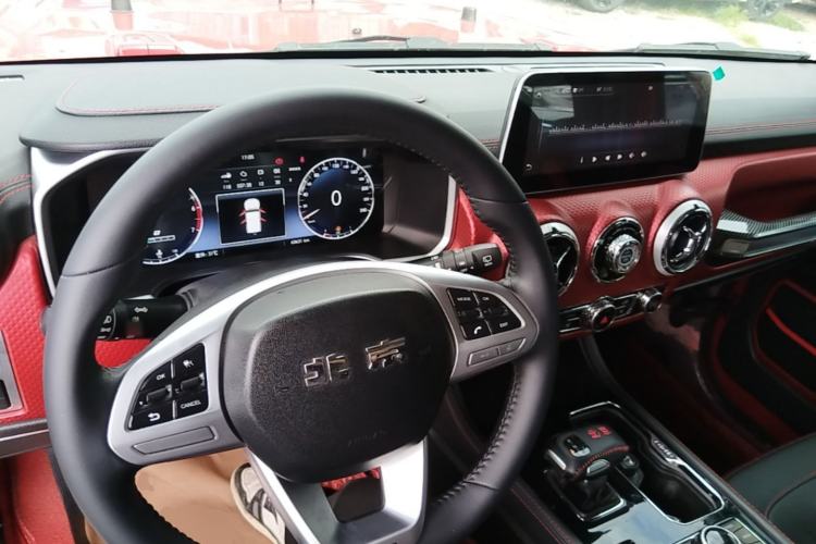 Used BAIC Off-Road BJ40 2020 2.0T Automatic Four-Wheel Drive Urban Hunter Edition Chivalrous Type Center Console