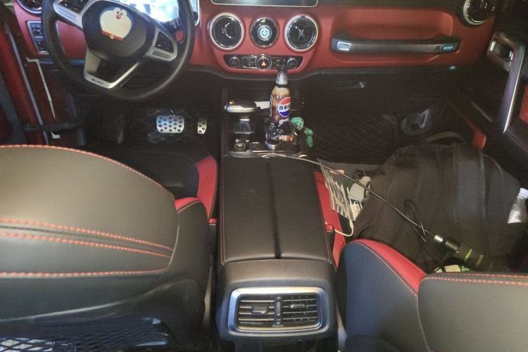Used BAIC Off-Road BJ40 2020 2.0T Automatic Four-Wheel Drive Urban Hunter Edition Chivalrous Type Center Console