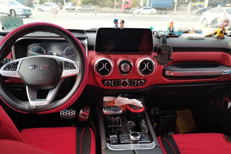 Used BAIC Off-Road BJ40 2020 2.0T Automatic Four-Wheel Drive Urban Hunter Edition Chivalrous Type Center Console