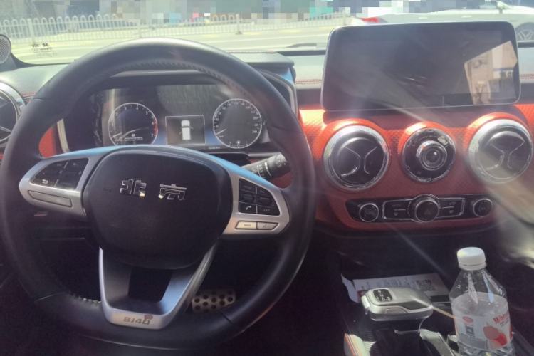 Used BAIC Off-Road BJ40 2020 2.0T Automatic Four-Wheel Drive Urban Hunter Edition Chivalrous Type Center Console