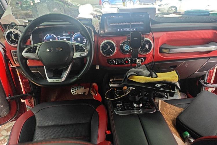 Used BAIC Off-Road BJ40 2020 2.0T Automatic Four-Wheel Drive Urban Hunter Edition Chivalrous Type Center Console