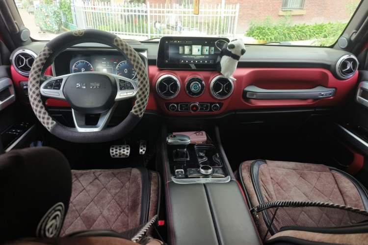 Used BAIC Off-Road BJ40 2020 2.0T Automatic Four-Wheel Drive Urban Hunter Edition Chivalrous Type Center Console
