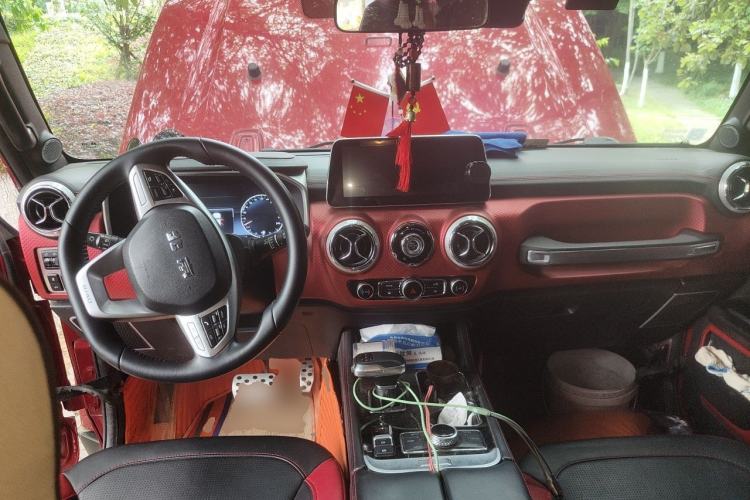 Used BAIC Off-Road BJ40 2020 2.0T Automatic Four-Wheel Drive Urban Hunter Edition Chivalrous Type Center Console