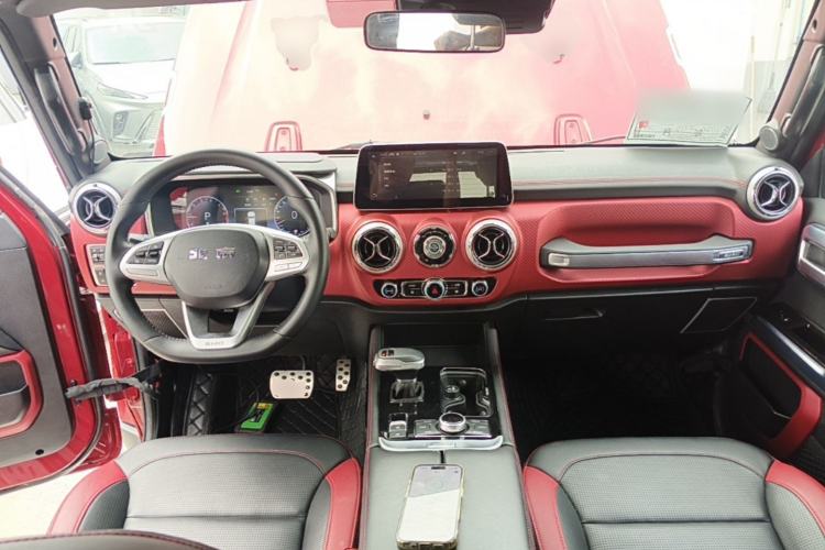 Used BAIC Off-Road BJ40 2020 2.0T Automatic Four-Wheel Drive Urban Hunter Edition Chivalrous Type Center Console