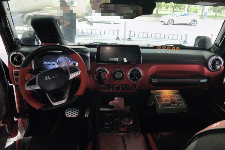 Used BAIC Off-Road BJ40 2020 2.0T Automatic Four-Wheel Drive Urban Hunter Edition Chivalrous Type Center Console