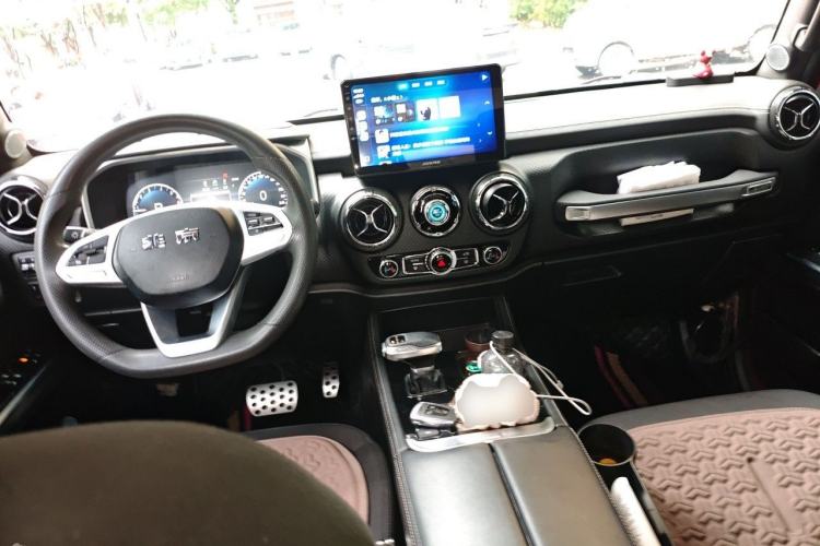 Used BAIC Off-Road BJ40 2020 2.0T Automatic Two-Wheel Drive Urban Hunter Edition Pioneer Version Center Console