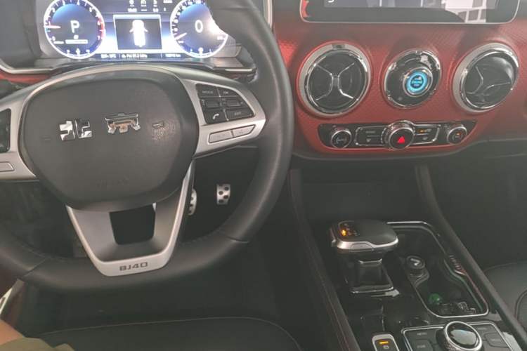 Used BAIC Off-Road BJ40 2020 2.0T Automatic Four-Wheel Drive Urban Hunter Edition Chivalrous Type Center Console