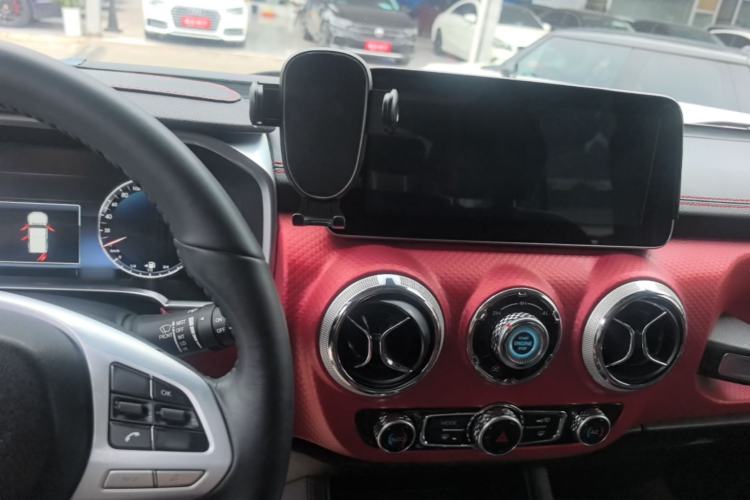 Used BAIC Off-Road BJ40 2020 2.0T Automatic Four-Wheel Drive Urban Hunter Edition Chivalrous Type Center Console