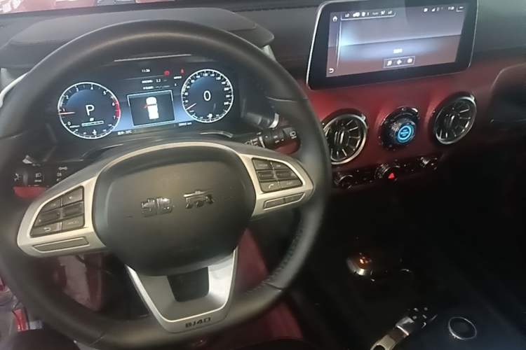 Used BAIC Off-Road BJ40 2020 2.0T Automatic Four-Wheel Drive Urban Hunter Edition Chivalrous Type Center Console