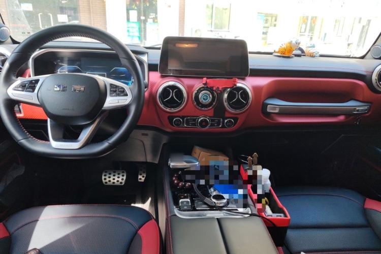 Used BAIC Off-Road BJ40 2020 2.0T Automatic Four-Wheel Drive Urban Hunter Edition Chivalrous Type Center Console