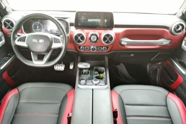 Used BAIC Off-Road BJ40 2020 2.0T Automatic Four-Wheel Drive Urban Hunter Edition Chivalrous Type Center Console