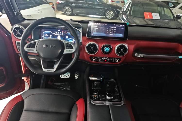 Used BAIC Off-Road BJ40 2020 2.0T Automatic Four-Wheel Drive Urban Hunter Edition Chivalrous Type Center Console