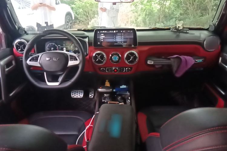 Used BAIC Off-Road BJ40 2020 2.0T Automatic Four-Wheel Drive Urban Hunter Edition Chivalrous Type Center Console