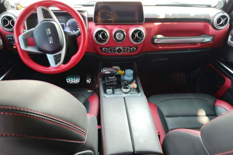 Used BAIC Off-Road BJ40 2020 2.0T Automatic Four-Wheel Drive Urban Hunter Edition Chivalrous Type Center Console