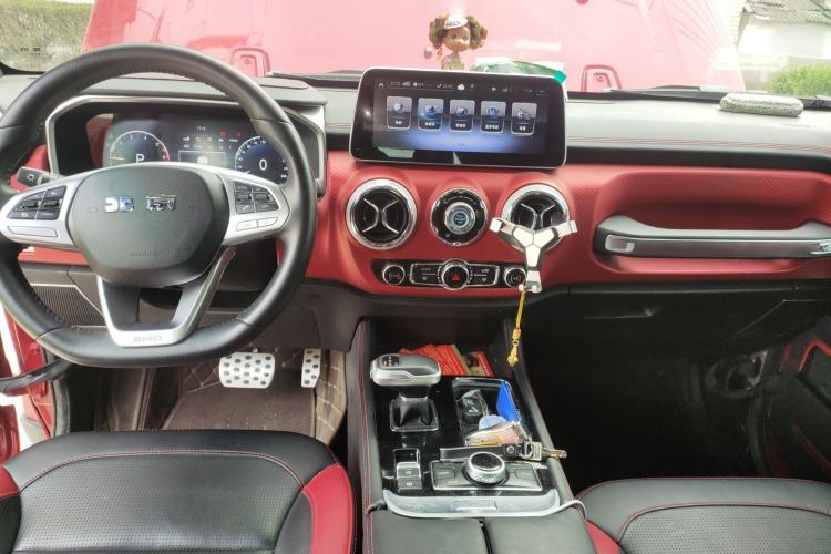 Used BAIC Off-Road BJ40 2020 2.0T Automatic Four-Wheel Drive Urban Hunter Edition Chivalrous Type Center Console