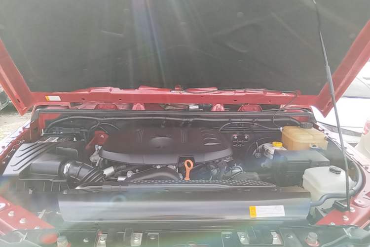 Used BAIC Off-Road BJ40 2020 2.0T Automatic Four-Wheel Drive Urban Hunter Edition Chivalrous Type Engine Bay