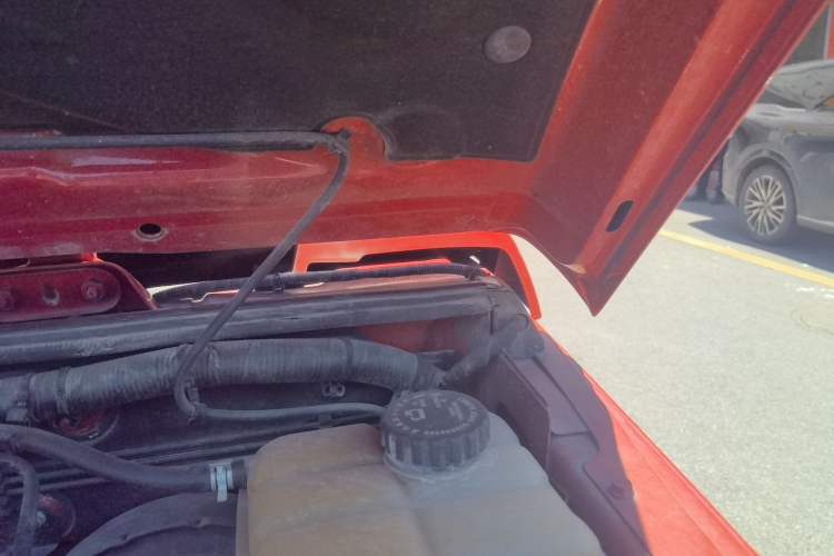 Used BAIC Off-Road BJ40 2020 2.0T Automatic Four-Wheel Drive Urban Hunter Edition Chivalrous Type Engine Bay Left
