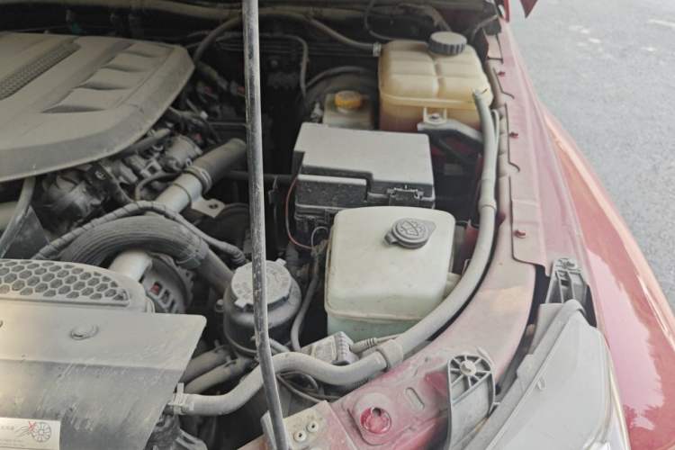 Used BAIC Off-Road BJ40 2020 2.0T Automatic Four-Wheel Drive Urban Hunter Edition Chivalrous Type Engine Bay Left