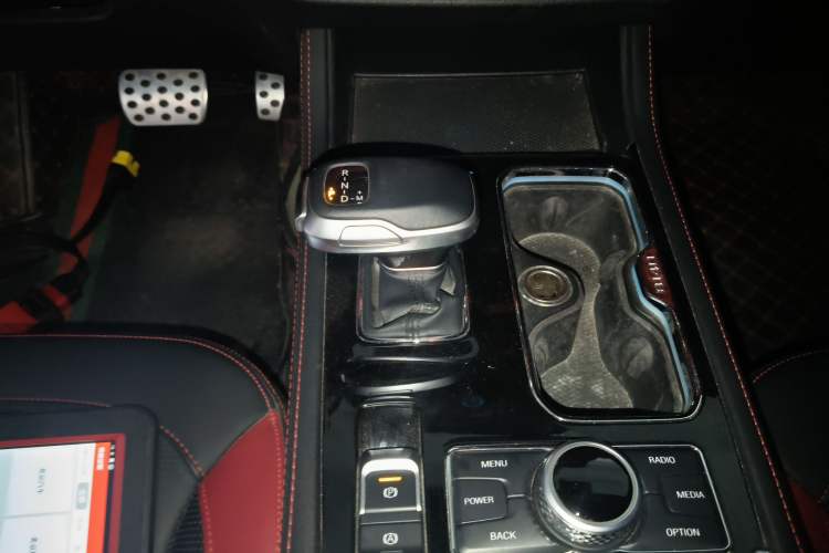 Used BAIC Off-Road BJ40 2020 2.0T Automatic Four-Wheel Drive Urban Hunter Edition Chivalrous Type Gear Lever
