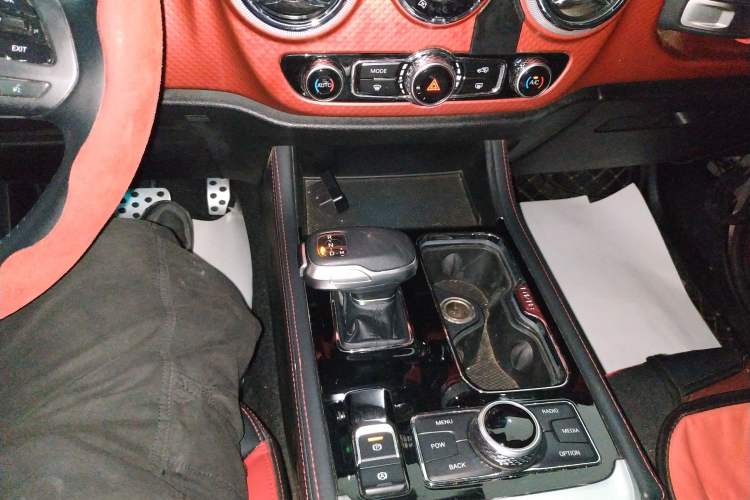 Used BAIC Off-Road BJ40 2020 2.0T Automatic Four-Wheel Drive Urban Hunter Edition Chivalrous Type Gear Lever