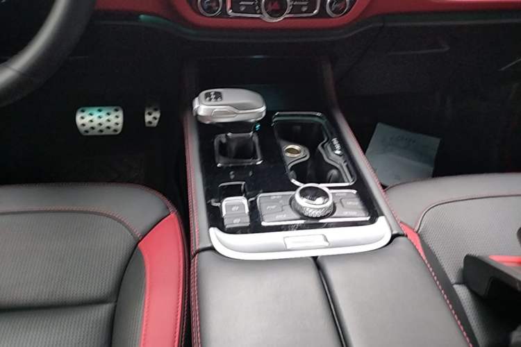 Used BAIC Off-Road BJ40 2020 2.0T Automatic Four-Wheel Drive Urban Hunter Edition Chivalrous Type Gear Lever