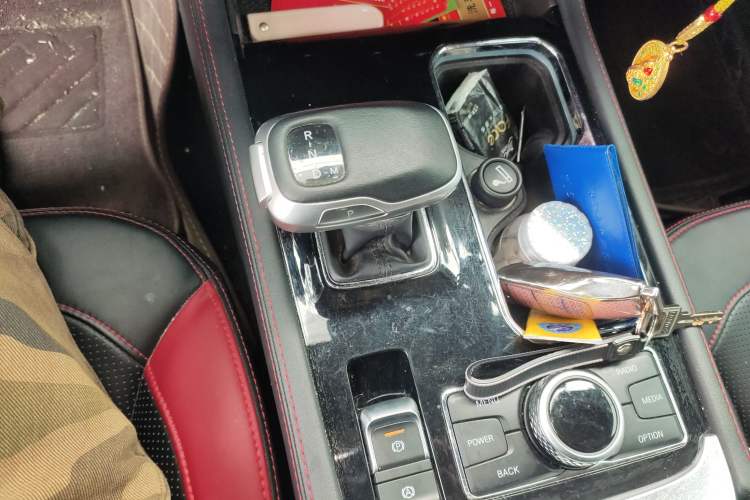 Used BAIC Off-Road BJ40 2020 2.0T Automatic Four-Wheel Drive Urban Hunter Edition Chivalrous Type Gear Lever