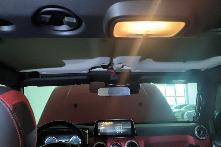 Used BAIC Off-Road BJ40 2020 2.0T Automatic Four-Wheel Drive Urban Hunter Edition Chivalrous Type Headliner