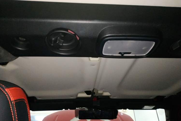 Used BAIC Off-Road BJ40 2020 2.0T Automatic Four-Wheel Drive Urban Hunter Edition Chivalrous Type Headliner