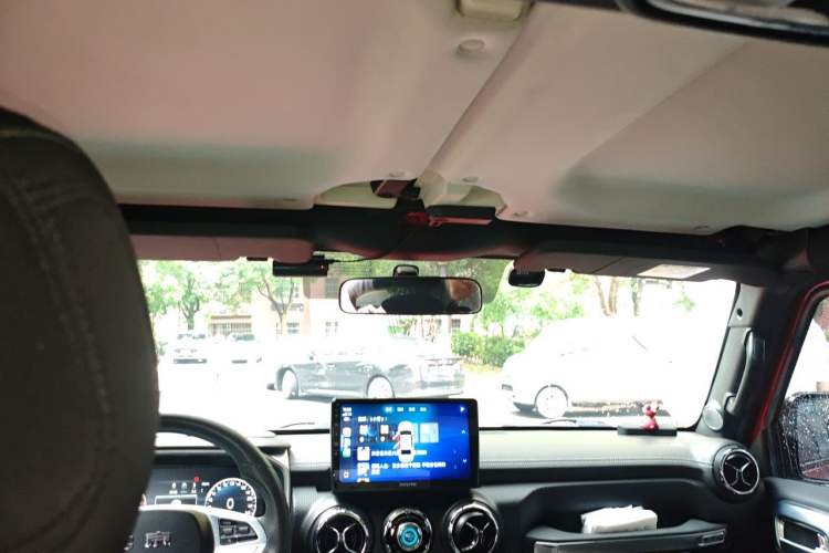 Used BAIC Off-Road BJ40 2020 2.0T Automatic Two-Wheel Drive Urban Hunter Edition Pioneer Version Headliner