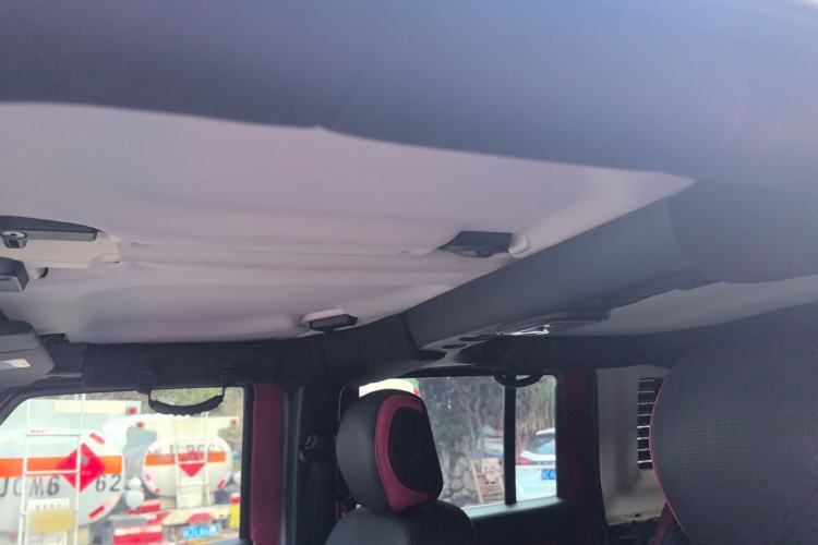 Used BAIC Off-Road BJ40 2020 2.0T Automatic Four-Wheel Drive Urban Hunter Edition Chivalrous Type Headliner