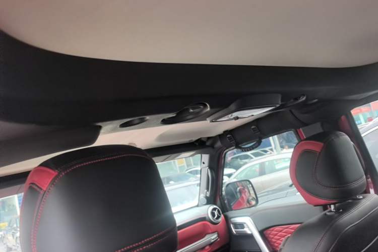 Used BAIC Off-Road BJ40 2020 2.0T Automatic Four-Wheel Drive Urban Hunter Edition Chivalrous Type Headliner