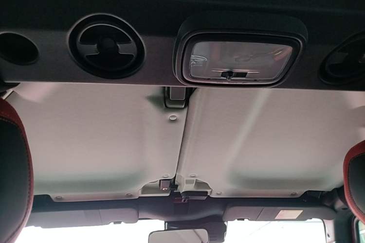 Used BAIC Off-Road BJ40 2020 2.0T Automatic Four-Wheel Drive Urban Hunter Edition Chivalrous Type Headliner