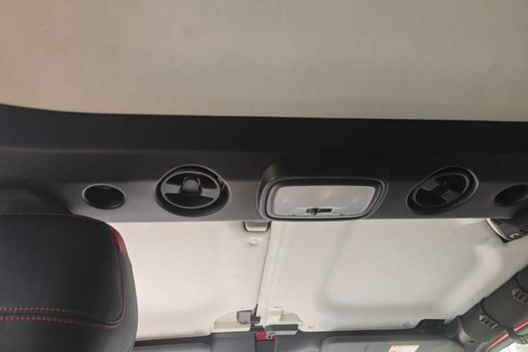 Used BAIC Off-Road BJ40 2020 2.0T Automatic Four-Wheel Drive Urban Hunter Edition Chivalrous Type Headliner