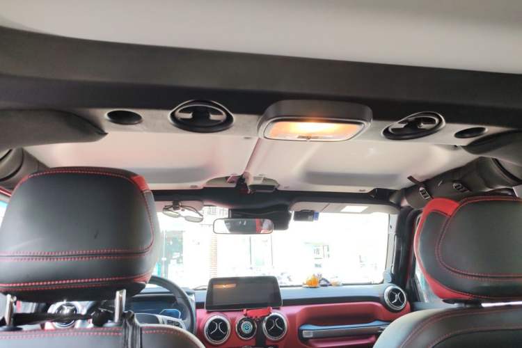 Used BAIC Off-Road BJ40 2020 2.0T Automatic Four-Wheel Drive Urban Hunter Edition Chivalrous Type Headliner