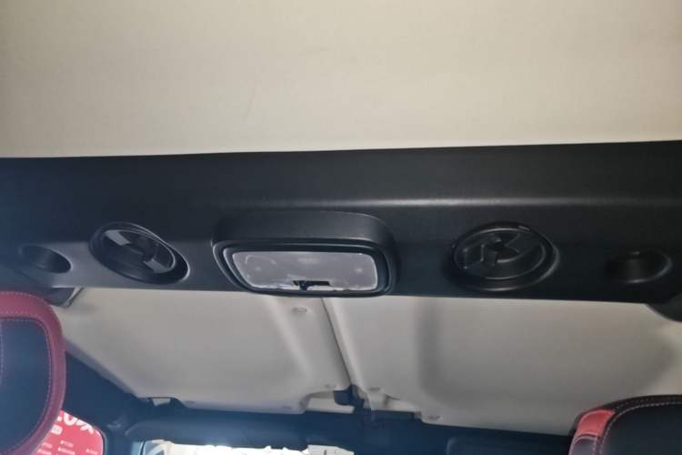 Used BAIC Off-Road BJ40 2020 2.0T Automatic Four-Wheel Drive Urban Hunter Edition Chivalrous Type Headliner