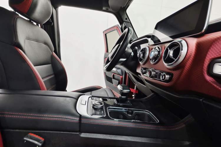 Used BAIC Off-Road BJ40 2020 2.0T Automatic Four-Wheel Drive Urban Hunter Edition Chivalrous Type Interior 2