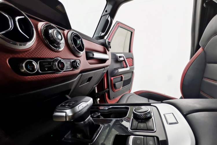 Used BAIC Off-Road BJ40 2020 2.0T Automatic Four-Wheel Drive Urban Hunter Edition Chivalrous Type Interior 5