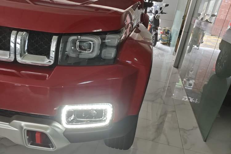 Used BAIC Off-Road BJ40 2020 2.0T Automatic Four-Wheel Drive Urban Hunter Edition Chivalrous Type Left Front Headlight