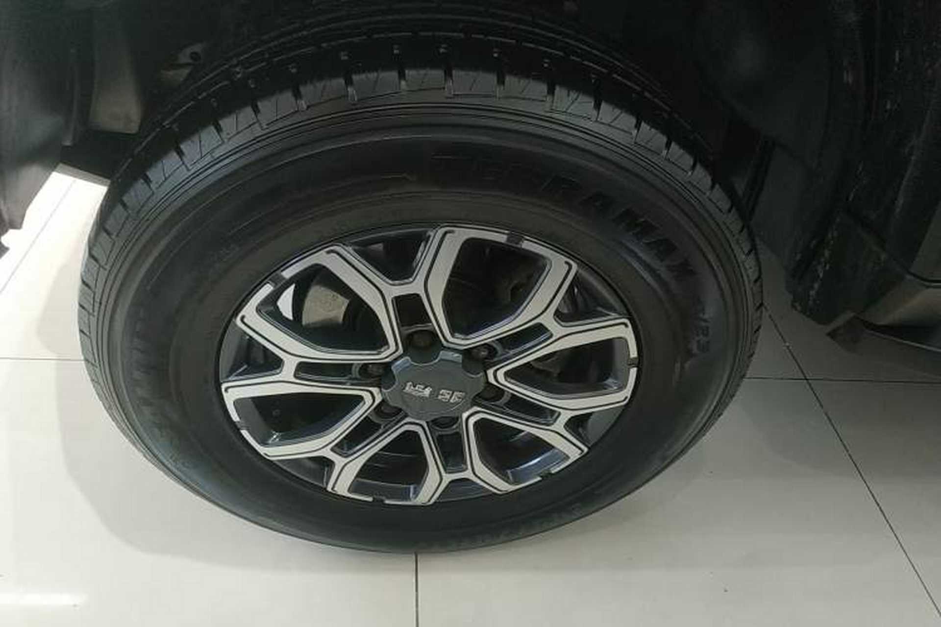 Used BAIC Off-Road BJ40 2020 2.0T Automatic Two-Wheel Drive Urban Hunter Edition Chivalrous Type Left Front Wheel Hub
