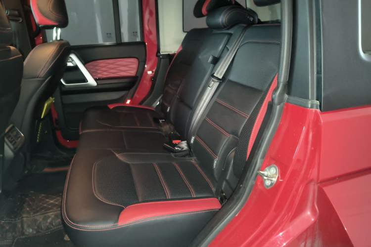Used BAIC Off-Road BJ40 2020 2.0T Automatic Four-Wheel Drive Urban Hunter Edition Chivalrous Type Left Rear Seat