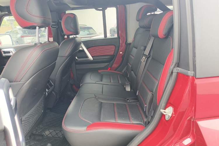 Used BAIC Off-Road BJ40 2020 2.0T Automatic Four-Wheel Drive Urban Hunter Edition Chivalrous Type Left Rear Seat