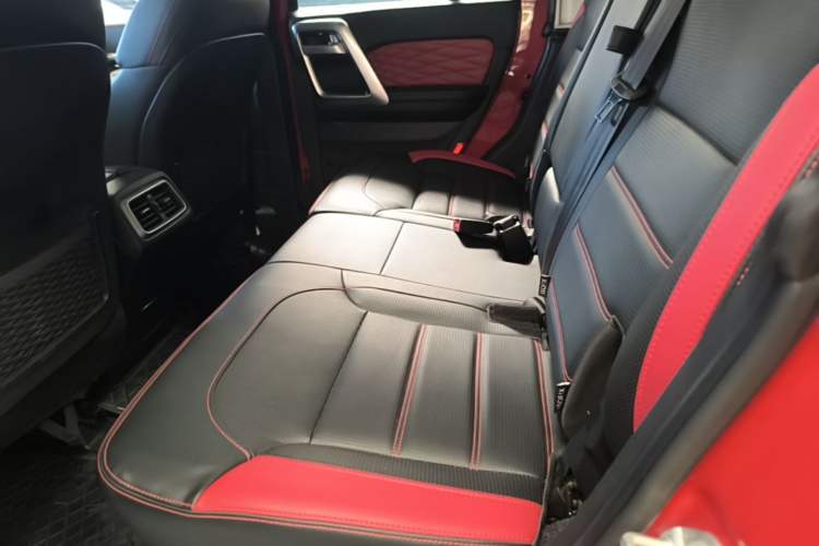 Used BAIC Off-Road BJ40 2020 2.0T Automatic Four-Wheel Drive Urban Hunter Edition Chivalrous Type Left Rear Seat