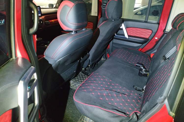 Used BAIC Off-Road BJ40 2020 2.0T Automatic Four-Wheel Drive Urban Hunter Edition Chivalrous Type Left Rear Seat