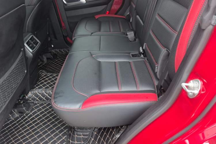 Used BAIC Off-Road BJ40 2020 2.0T Automatic Four-Wheel Drive Urban Hunter Edition Chivalrous Type Left Rear Seat