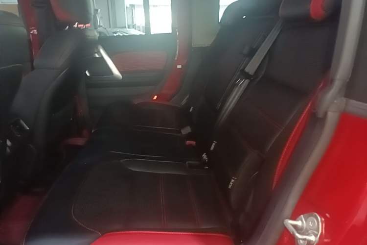 Used BAIC Off-Road BJ40 2020 2.0T Automatic Four-Wheel Drive Urban Hunter Edition Chivalrous Type Left Rear Seat