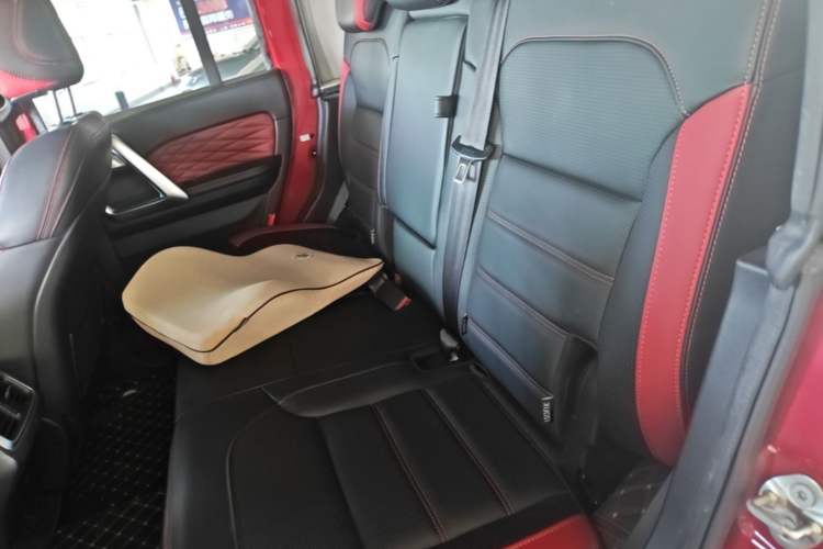 Used BAIC Off-Road BJ40 2020 2.0T Automatic Two-Wheel Drive Urban Hunter Edition Chivalrous Type Left Rear Seat