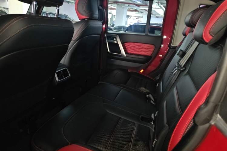 Used BAIC Off-Road BJ40 2020 2.0T Automatic Four-Wheel Drive Urban Hunter Edition Chivalrous Type Left Rear Seat