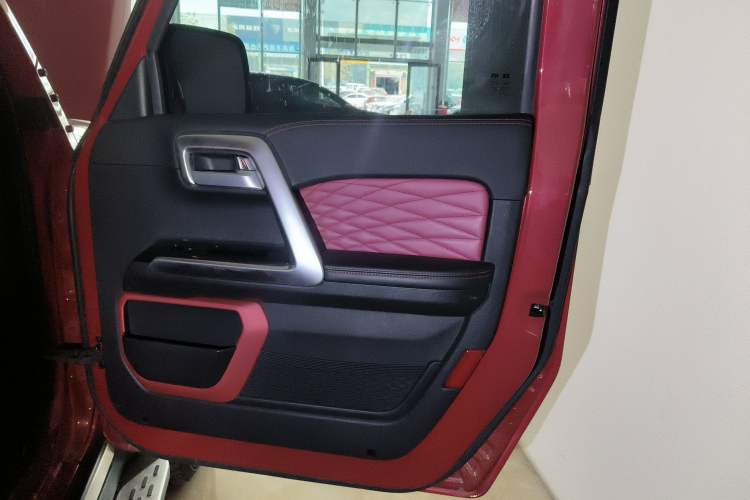 Used BAIC Off-Road BJ40 2020 2.0T Automatic Four-Wheel Drive Urban Hunter Edition Chivalrous Type Right Front Door Interior